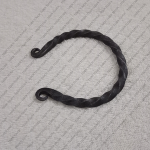 Bracelet en fer celtique médiéval forgé à la main avec TT-5403 en métal durable au design torsadé - Product Image 3