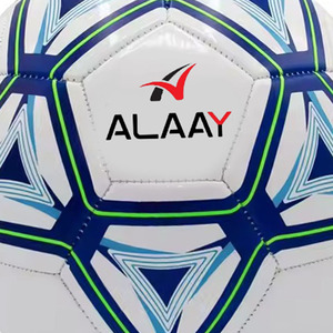 Balón de fútbol de PVC personalizado al por mayor, tamaño 5 cosido a máquina con impresión personalizada para deportes al aire libre - Product Image 3