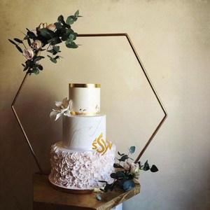 Présentoir à gâteaux décoratif en métal fait à la main en forme d'arche en métal styliste Présentoir à gâteaux de mariage Élégant style européen - Product Image 4