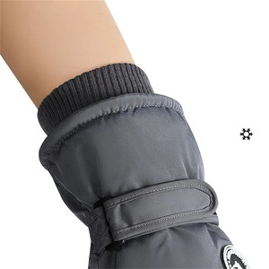 Guantes de invierno para hombres y mujeres, esquí al aire libre, bicicletas eléctricas, antideslizantes, a prueba de viento, terciopelo grueso, cálido, impermeable, pantalla táctil - Product Image 5
