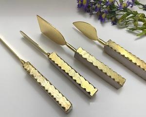 ชุดช้อนส้อมสแตนเลสและเครื่องใช้บนโต๊ะอาหารสีเงินดีไซน์มหัศจรรย์เหมาะสำหรับงานปาร์ตี้หรืองานแฮนด์เมดจากอินเดีย - Product Image 5