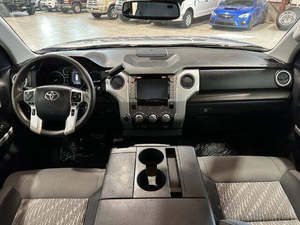 Toyota Tundra SR5 CrewMax 4WD Usada del 2020 - Product Image 3