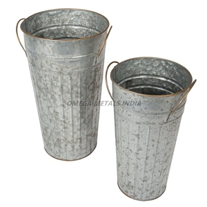 Customized Metal <b>Vases</b> Set in Elegant <b>Black</b> and Gold with Unique Curved Shape for Stylish Home Decor and Floral Arrangements - Product Image 6