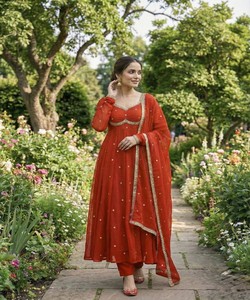 Vestido de Diseñador Fendi con Bordado de Lentejuelas Satinadas Rambo, Parte Inferior de Dupatta, Ropa de Boda, Multicolor, Algodón, EN STOCK, Prenda Étnica - Product Image 1