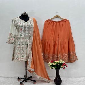 Costume Sharara de travail de diamant de broderie de soie de chinon lourd de dernier concepteur par FabZone - Product Image 1