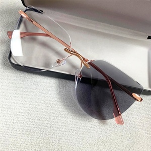 Lunettes Femme 2026 sans Monture, Style <span class=keywords><strong>Papillon</strong></span> Cateye, Noir Doré, Verres Photochromiques Anti-Lumière Bleue, Teinte Tawny - Product Image 4