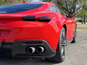 Ferrari Roma Coupé 2022, moteur turbo hybride, transmission intégrale, cuir clair, ACC, aluminium, certifié OEM, propre, peu utilisé - Product Image 2