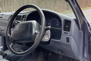 LISTO PARA CONDUCIR - USADO, VOLANTE A LA IZQUIERDA |   CONDUCCIÓN DERECHA |   TOYOTA HILUX Doble Cabina 4x4 1998, Transmisión Manual de 5 Velocidades - Product Image 4