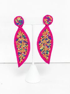 Boucles d'oreilles longues faites à la main avec perles et broderie - Product Image 3