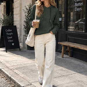 Pulls classiques à capuche pour femmes avec poignets côtelés – Confortables et très demandés pour une tenue saisonnière agréable - Product Image 6