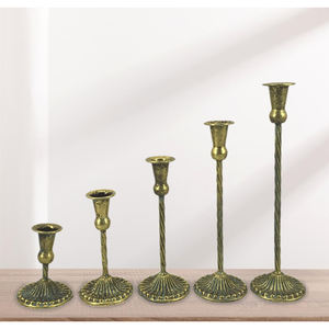 Bougeoirs de Noël bougeoir romantique pour les paramètres de table de mariage porte-candélabre en métal doré élégant pour les décors à la maison - Product Image 1