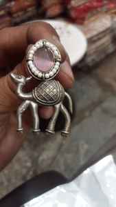 Colgantes temáticos tribales y antiguos hechos a mano personalizados con piedras adecuados para diseñadores de joyas tribales y nativos - Product Image 5