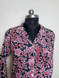 Camisa de algodón con estampado floral negro para mujer Camisa informal de diseño floral de manga larga para mujer - Product Image 2