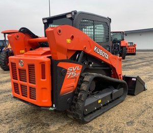 Chargeuse compacte sur chenilles Kubota SVL75-2 avec godet pour travaux agricoles et de construction - Product Image 2