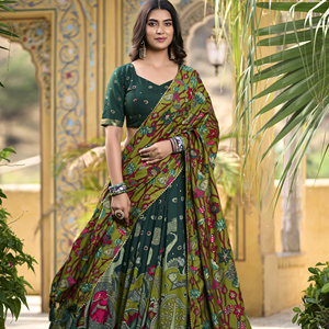 Elegante Kalamkari Impreso Tussar Seda Lehenga Choli Set con papel de aluminio Dupatta Borlas Lienzo Cosido Diseño de desgaste de fiesta - Product Image 1