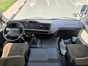 Autobús TOYOTA COASTER 2025 con Motor de 2.7L, Tracción Trasera y Transmisión Manual - Product Image 5