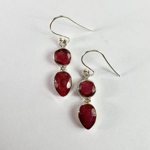 Pendientes colgantes de moda con rubíes de 4.4 gramos - Product Image 1