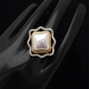Anillo clásico de moda con acabado Dorado de la mejor calidad para la función y la colección de ropa de boda para fiestas para mujeres y niñas para usar - Product Image 1