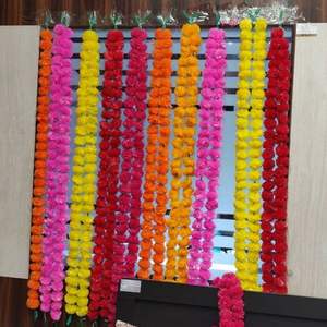 พวงมาลัยพลาสติกประดับดอกดาวเรืองสีทองเป็นมิตรกับสิ่งแวดล้อมสำหรับงานแต่งงานและตกแต่งบ้านตกแต่งตามเทศกาลปรับขนาดได้ - Product Image 6