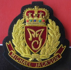 Belle conception de tissu de forme ronde brodée à la main Zari Badges de broderie à la main tissu sergé adhésif bordure Merrow - Product Image 5