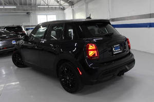 MINI Hardtop 4 Puertas C_ooper S 2023 Usado en Excelentes Condiciones - Product Image 3