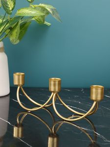 Portavelas de metal decorativo clásico para centro de mesa de comedor que proporciona calidez y aspecto elegante - Product Image 2