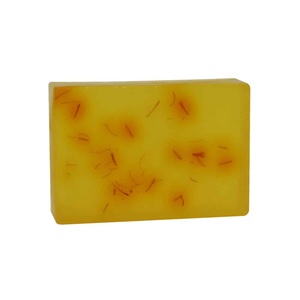 Barra de baño de azafrán orgánico al por mayor a granel | Jabón hidratante profundo, realce y aclaramiento de piel natural de etiqueta privada OEM - Product Image 1