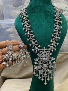 Conjunto nupcial de calidad superior de acero inoxidable plateado incluye collar pendientes Tikka clásico elegante aniversario - Product Image 4