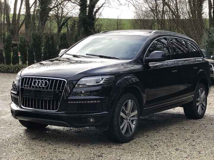 Certified Pre-Owned Audi Q7 SUV with Dark Interior Luxury Used Luxury Car FWD Leather Seats Turbo Engine for Sale