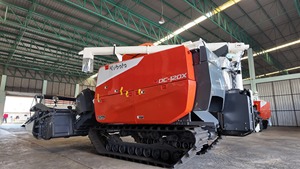 Moissonneuse-batteuse à riz sur chenilles Kubota DC-120X Diesel 120 CV, machine de récolte des céréales, équipement agricole - Product Image 3