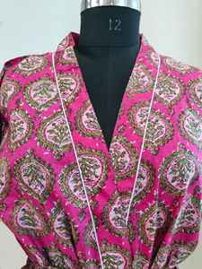 Robe kimono classique en coton 100% Artisanat artistique Design floral indien Tissu doux Cadeau de demoiselle d'honneur Bestseller pour elle/lui Été - Product Image 2