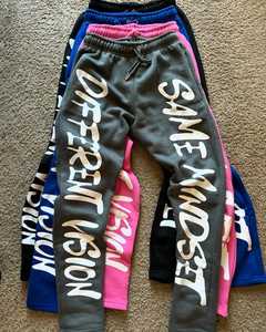 กางเกงสเวตเตอร์ทรงหลวมของผู้ชายคุณภาพสูงโลโก้ที่กำหนดเองสไตล์ฮิปฮอปทรงโอเวอร์ไซส์ปักลายเรียงซ้อนกันดูสบายๆ - Product Image 4