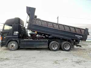 Hi-no 700 d'occasion Camion benne semi-long à 10 roues Moteur E13C 8X4 - Product Image 2