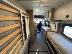 Autocaravana de Lujo Usada WINNEBAGO SOLIS 59PX 2025 Económica para Viajes Familiares, Euro 5, 4-6 Pasajeros, Blanca con Piso Acrílico para Camping - Product Image 4