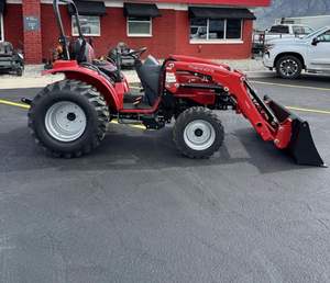 Mini tracteur agricole d'occasion avec attache de chargeur frontal - Product Image 1