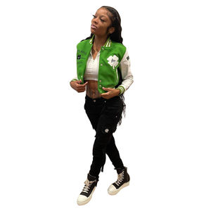 Vente en gros de veste universitaire recadrée de style vintage pour femmes avec logo personnalisé Nouvelle veste en cuir brodée à la mode en coton pour l'extérieur - Product Image 4