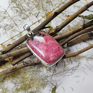 Pendentif en rhodonite de forme rectangulaire pour la vente en gros - Product Image 3