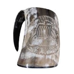 Tasse en corne Viking Corne à boire sculptée avec poignée Tasses Viking faites à la main avec marquage gravé du logo personnalisé Corne originale par SE - Product Image 3