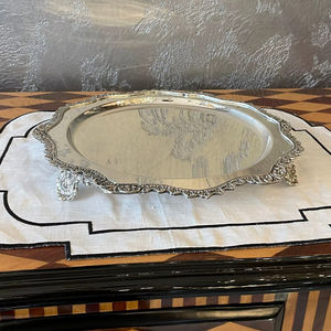 Support à gâteau de haute qualité en argent finition designer, idéal pour les occasions spéciales, les événements festifs, les cadeaux et l'usage familial, en provenance d'Inde - Product Image 1