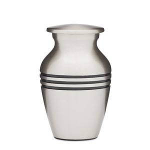Urnas de latón de estilo europeo más vendidas, fichas funerarias de Metal de nuevo diseño hechas a mano para suministros de servicio conmemorativo de cenizas - Product Image 4