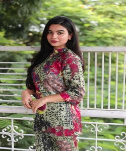 Fusion de la mode: Salwar Kameez de style pakistanais-Fusion de styles traditionnels et modernes, créant un VÊTEMENT de mode chic et élégant - Product Image 5