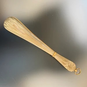 Rehausseur de chaussures en bois simple avec poignée en métal élégante, finition polie, design ergonomique pour un usage quotidien facile et confortable, en provenance d'Inde - Product Image 5