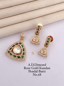 Vente en gros de colliers plaqués or nouvelle collection pour fêtes, mariages et cadeaux - Product Image 4