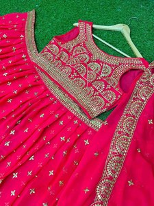 Belle tenue de fête festive Nouvelle arrivée Georgette Silky Blouse & Lehenga et dupatta avec la meilleure offre de réduction - Product Image 2