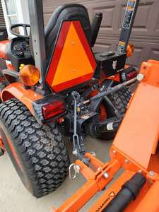 Tractor KUBOTA B2601 4x4 ligeramente usado, tractor de jardín con cortadora de césped, cargador frontal y rotocultivador, serie BX25D - Product Image 4