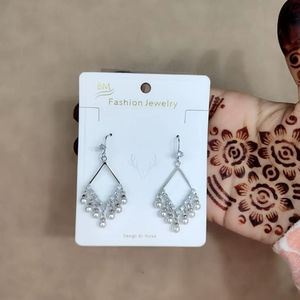 Boucles d'oreilles vintage en argent pour femmes Boucles d'oreilles occidentales Présentoir de boucles d'oreilles de style vintage élégant - Product Image 1