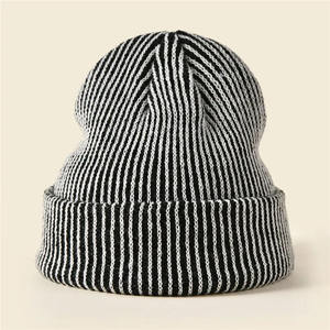 Gorro de Punto Unisex de Invierno, Cálido y Moderno, con Logotipo Personalizado, Impresión Digital de Alta Calidad, para Playa y Viajes - Product Image 3