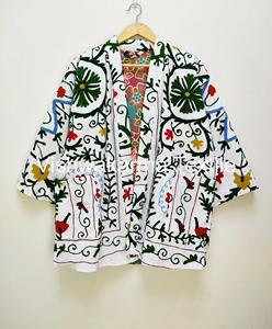 Veste d'hiver en coton Suzani faite à la main en Inde, vêtements pour femmes, broderie, manteau court, coquille en velours, col montant, design écologique - Product Image 5