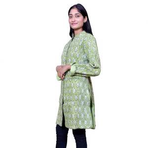 Dernières vestes matelassées élégantes pour femmes, imprimées à la main, rembourrées avec une couche de coton doux, vestes matelassées pour femmes à prix avantageux - Product Image 1