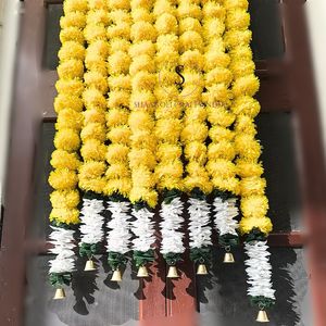 Guirnaldas de Flores Artificiales Hechas a Mano con Caléndula y Jazmín con Campanas para Bodas Indias, Telones de Fondo para Bodas, Coronas - Product Image 3